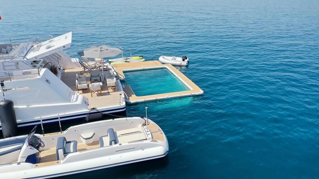 seapool inflatable platform by SEARAFT